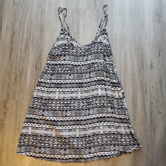 Dress - Picture 2 of 5